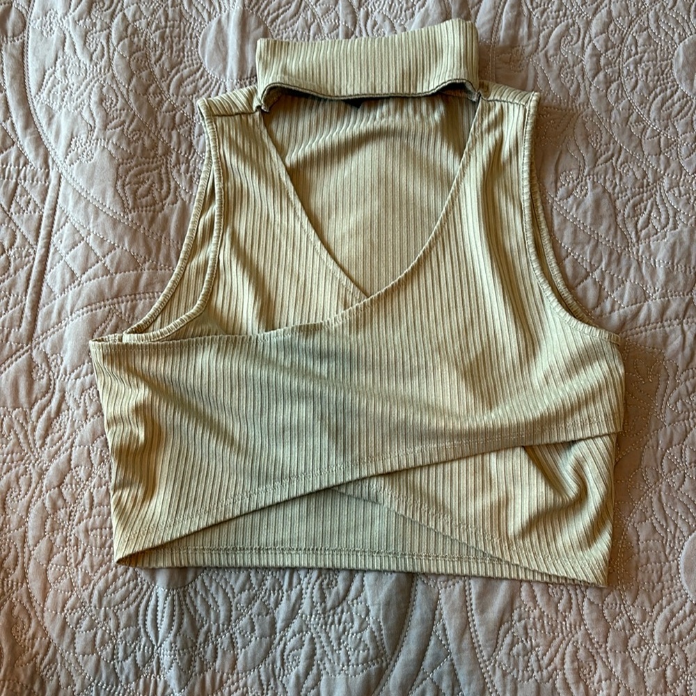 Forever 21 Cropped Going Out Top Size Medium